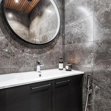 Levin Lyhty Bettina B4 By Hilla